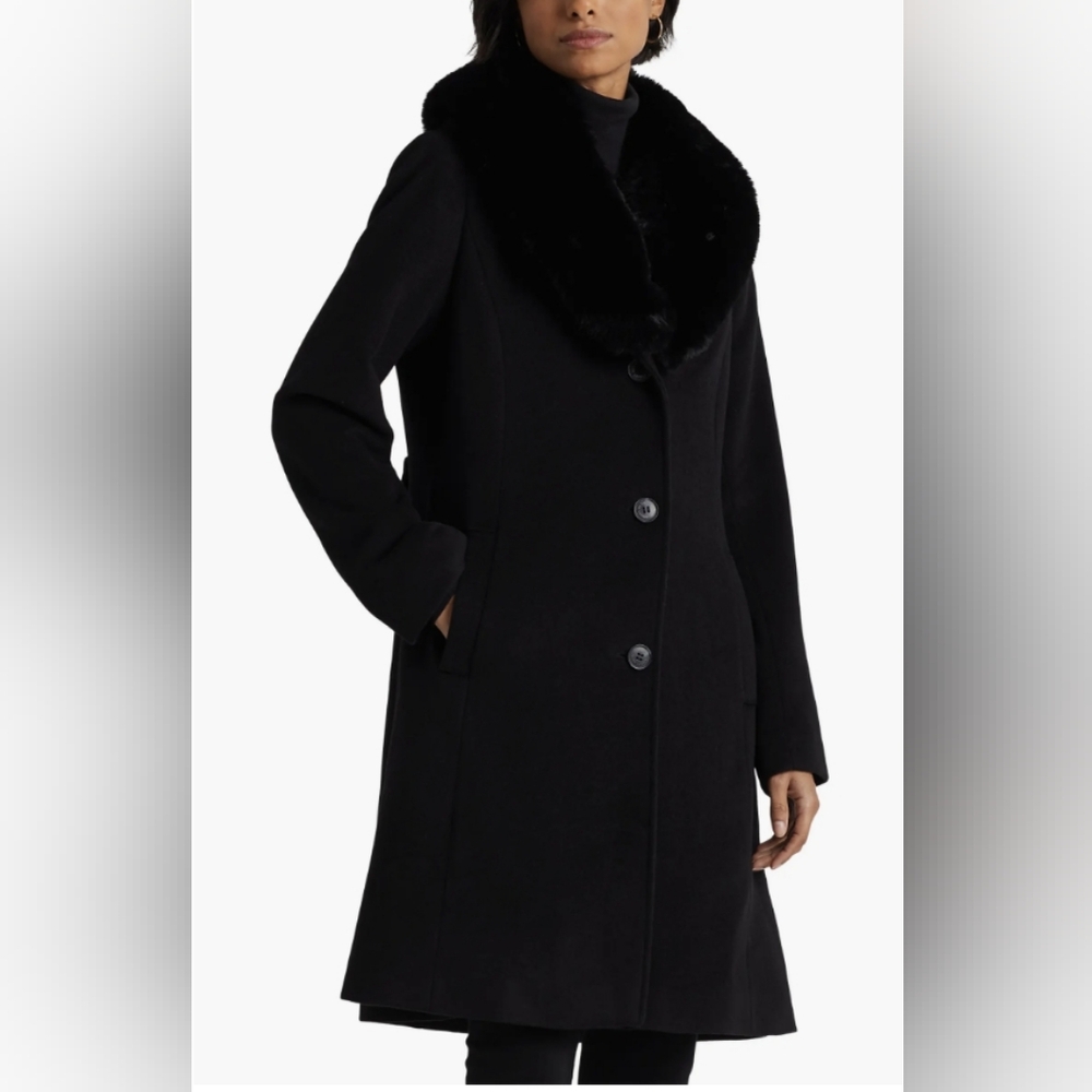 Elegant Black Coat with Faux Fur Collar - Picture 2 of 10